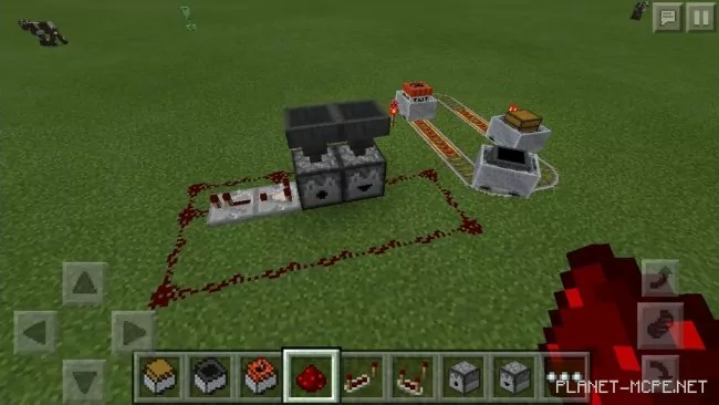 MCPE 0.14: Epic Screenshot of New Redstone Blocks in Pocket Edition!